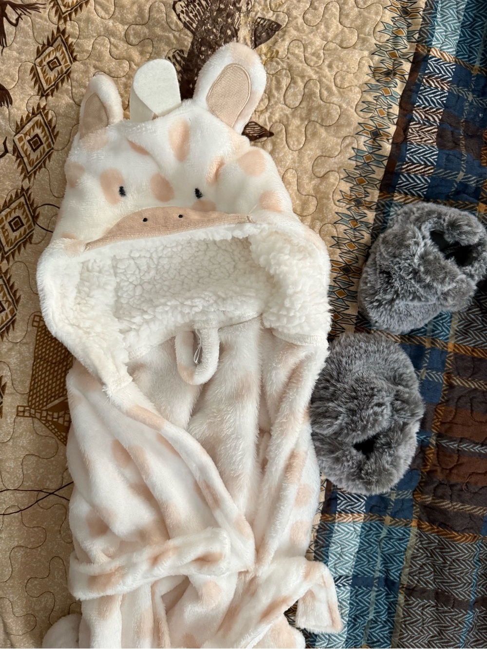 Plush Giraffe Hooded Bath Robe - Cream & Light Peach